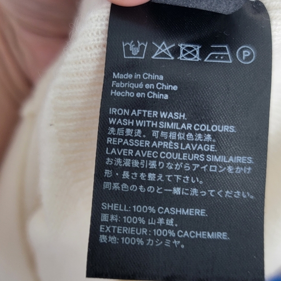 Woolen Bloom Cream Cashmere V-neck Sweater Size Medium - Picture 8 of 8